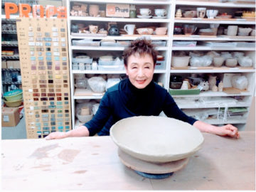 加藤登紀子さんがご来校しました -東京新宿の陶芸教室 プロップスアートスクールで陶芸体験-の画像